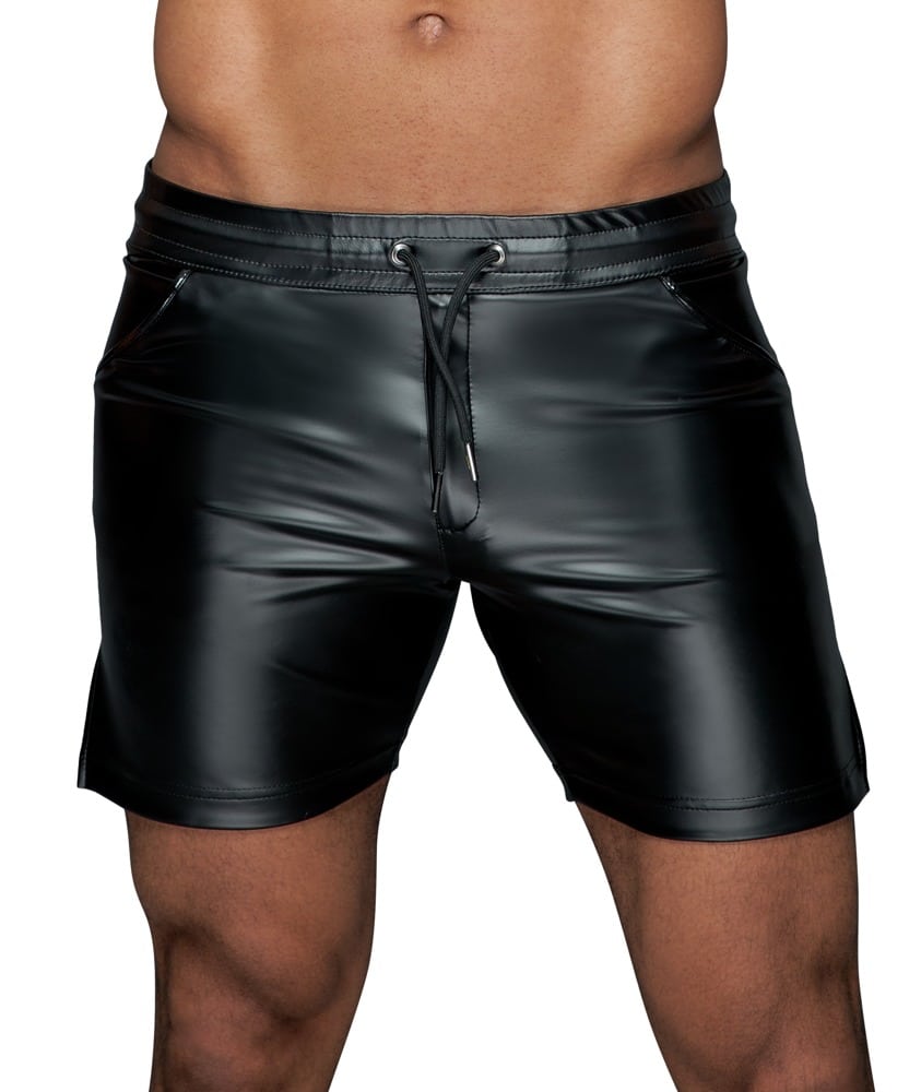Noir Shorts „Missbehaved“ im Powerwetlook